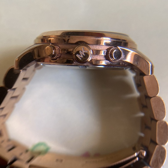 Beautiful Vintage Michael Kors MK-5128 Rosegold Runway Sport Unisex Wristwatch. - Picture 10 of 12